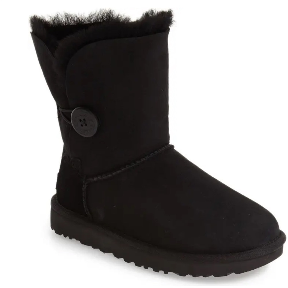 UGG Bailey Button II Boot BLACK , SIZE 7 US    0380